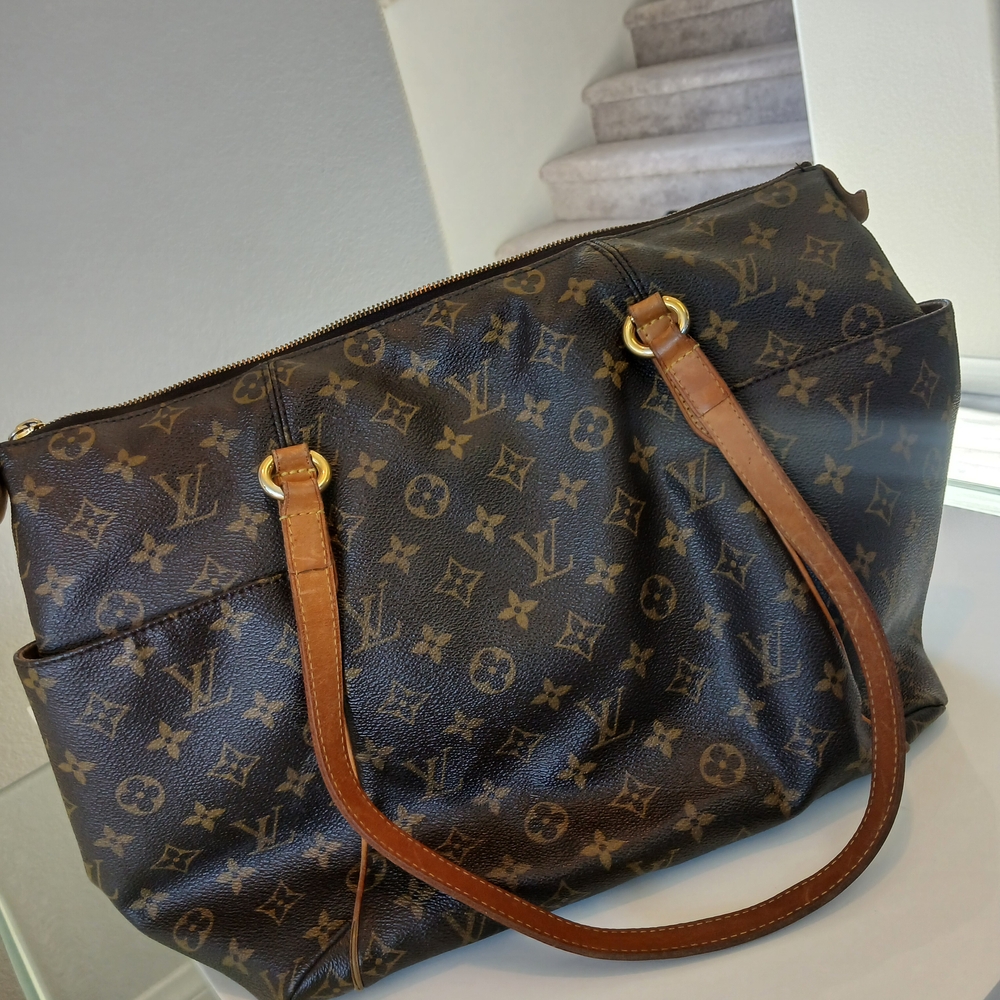 Louis Vuitton Monogram Totally MM Tote – Authentic, Great Condition w/ Dust Bag